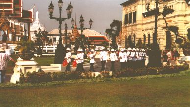 Parade beim Königspalast